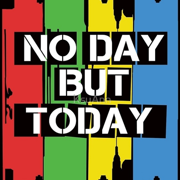 Saks Thrift Avenue - Picture 1 of 3